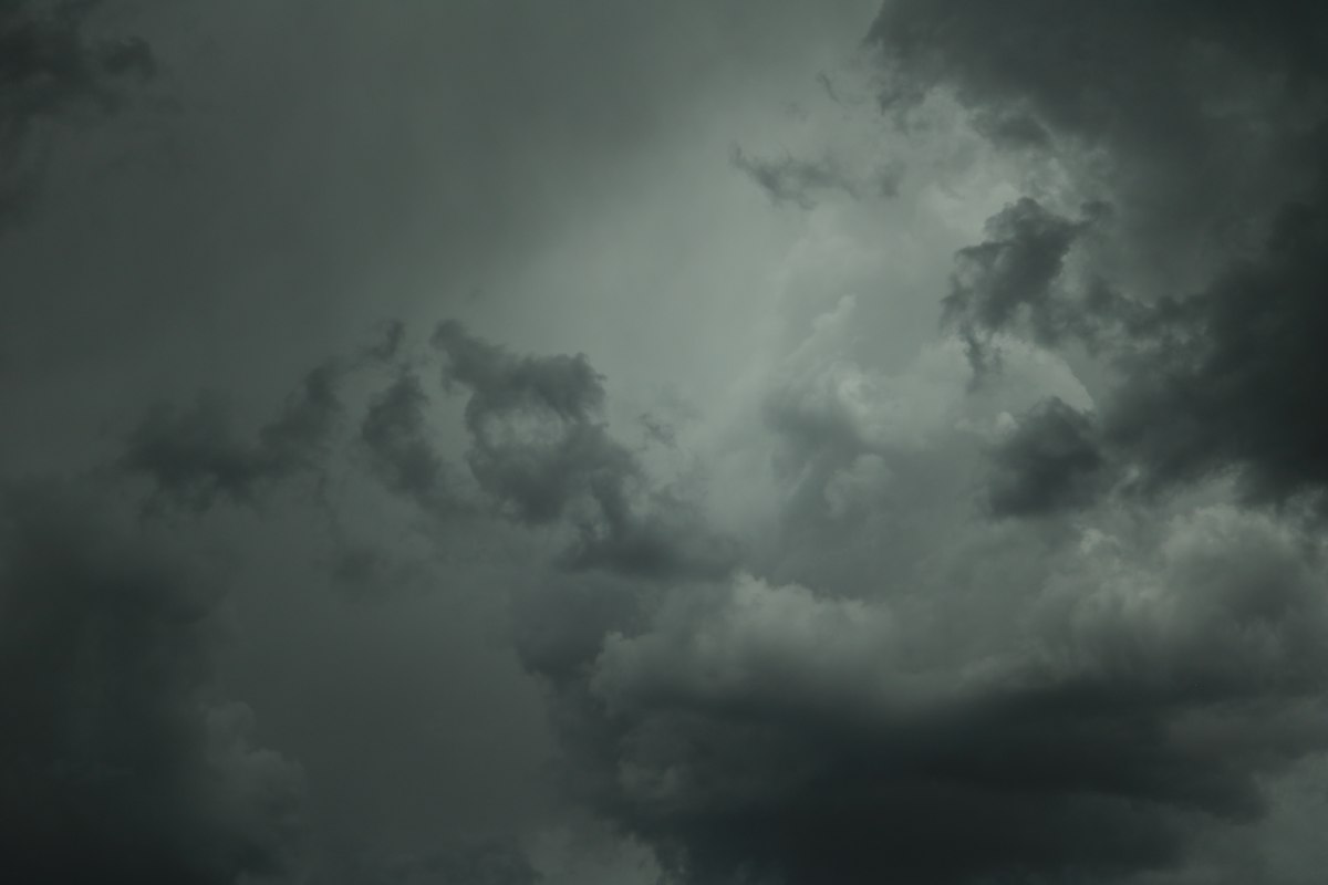 Dunkle Gewitterwolken